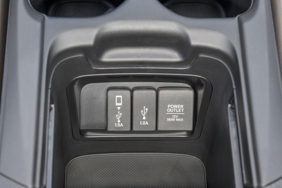 Детали интерьера Honda CR-V 2016 года  (NA) (фото 92 из 157)